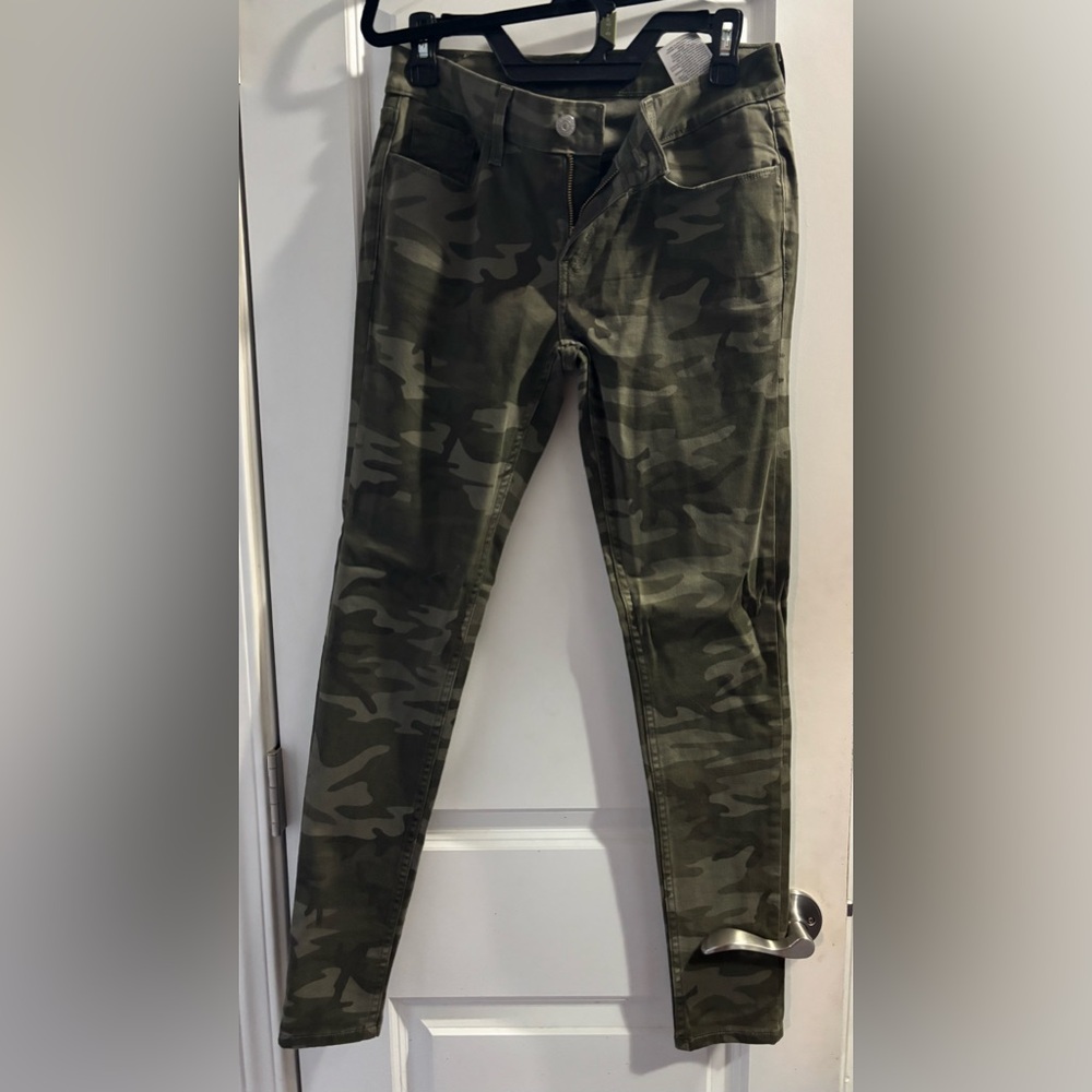 Levi’s skinny stretch sz 29 camo jeans